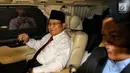 Capres nomor urut 02 Prabowo Subianto meninggalkan Rumah Kertanegara menuju lokasi debat Pilpres, Jakarta, Kamis (17/1). Prabowo dan Sandiaga Uno mengaku telah meminta restu kepada orang tercinta. (Liputan6.com/JohanTallo)