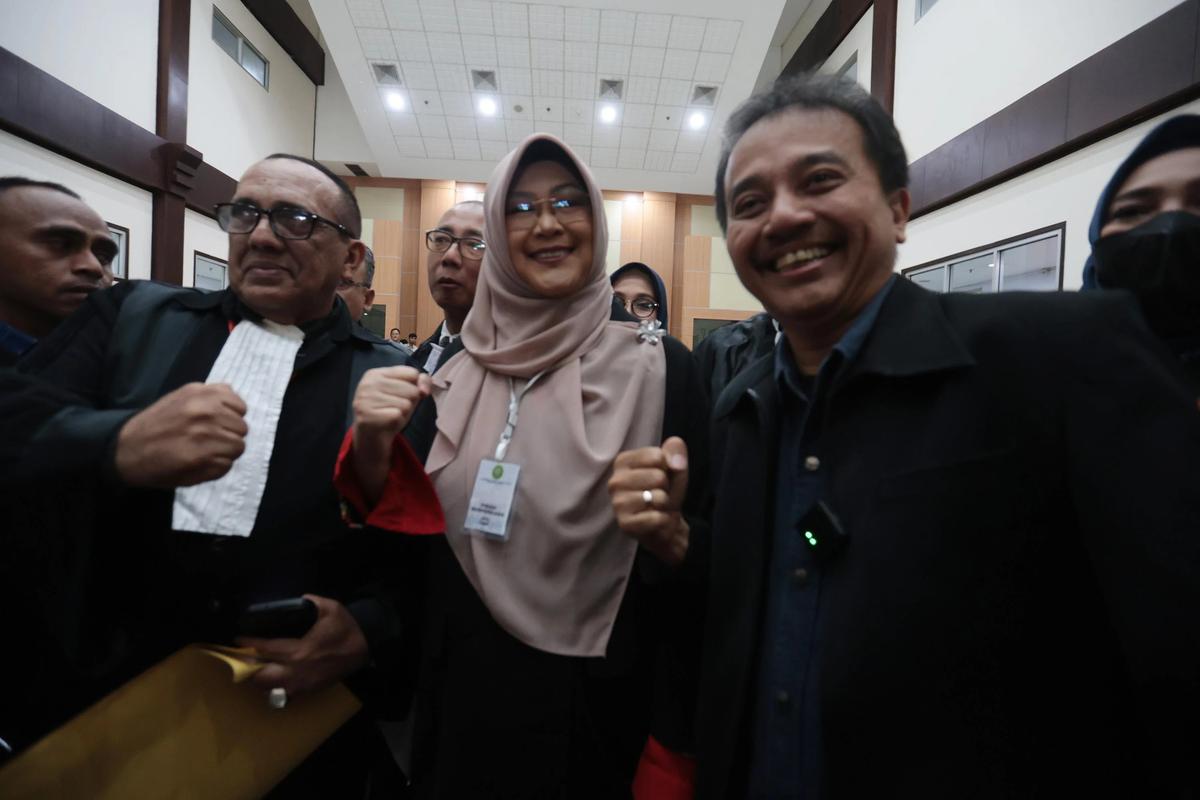 FOTO: Dokter Tifa Didakwa Terkait Tudingan Ijazah Jokowi