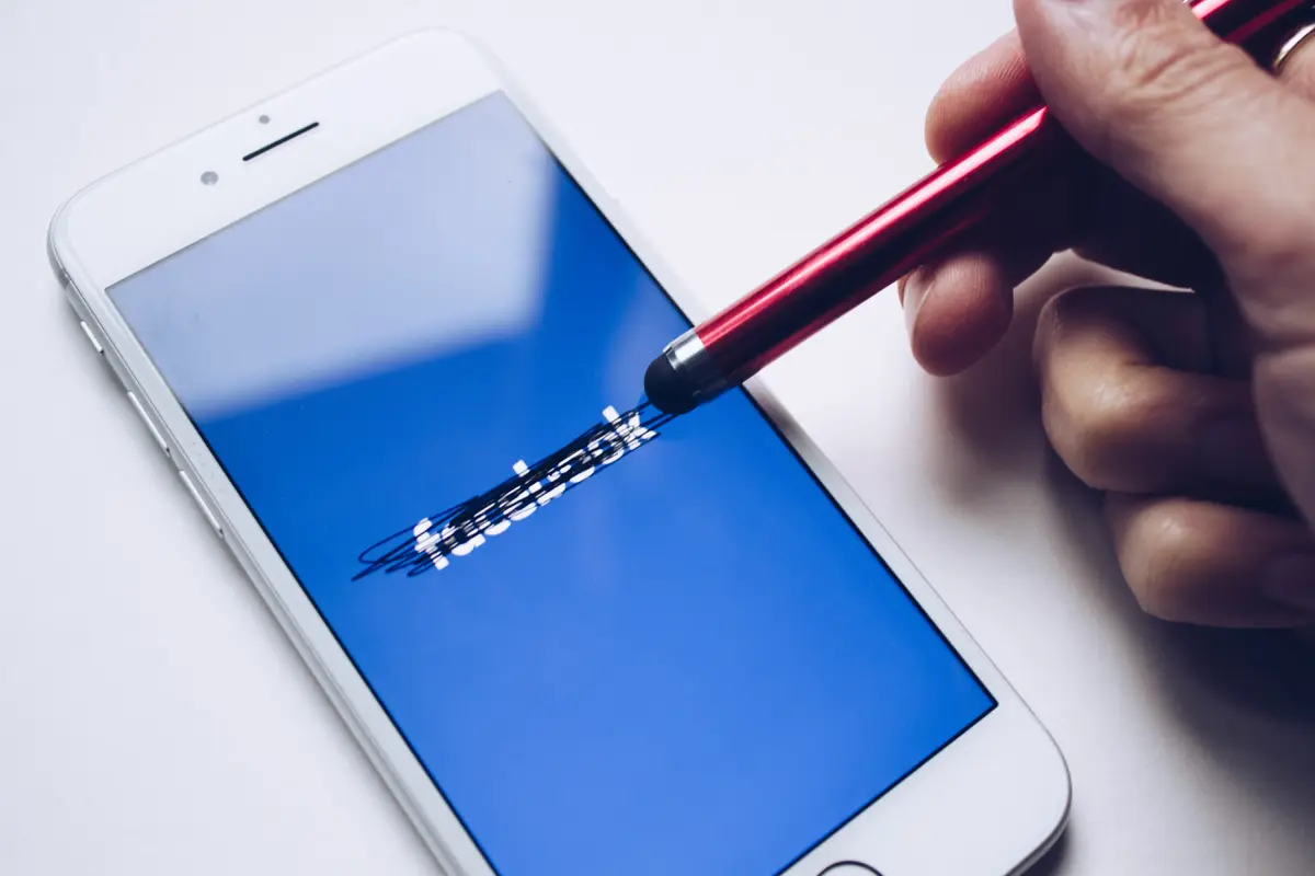 Facebook Hapus Akun Resmi Kota di Prancis karena Namanya Dianggap Kasar