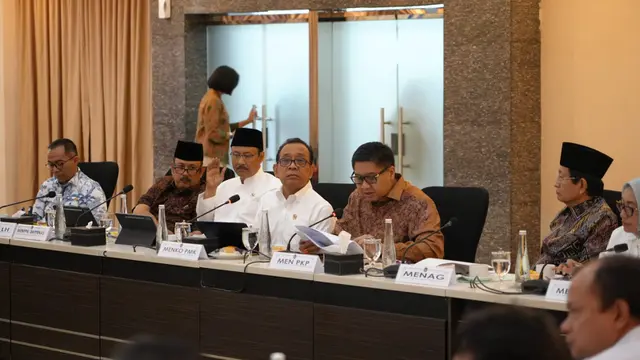 Menteri Perumahan dan Kawasan Permukiman (PKP) Maruarar Sirait menghadiri Rapat Koordinasi Tingkat Menteri terkait Tindak Lanjut Arahan Presiden RI dalam percepatan penanganan bencana. (Dok Kementerian PKP)