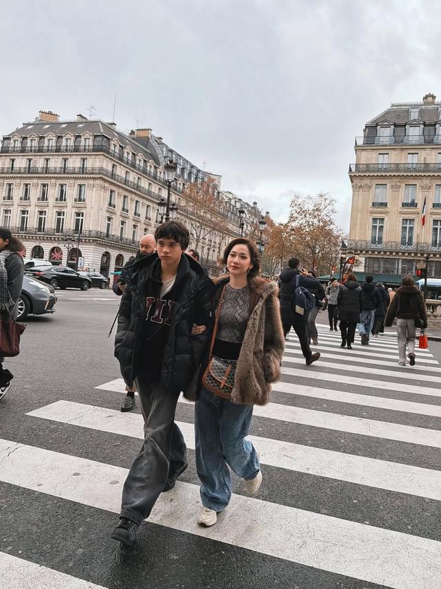 Kian keren di usia 15 tahun, begini 6 gaya Noah Sinclair anak BCL saat liburan ke Prancis dan Inggris