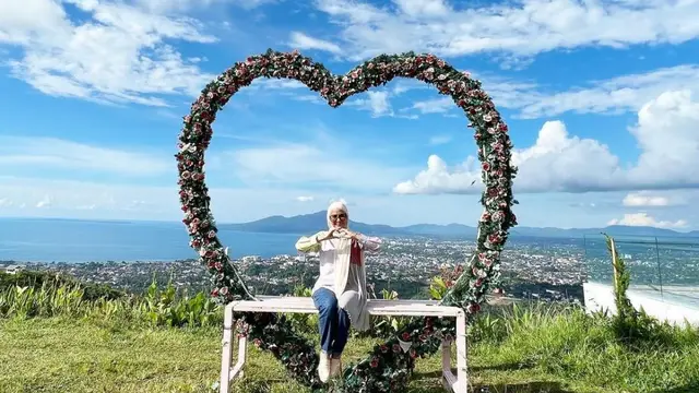Tampil Mesra, Ini 7 Potret Seru Liburan Maisya Siregar dan Bebi Romeo di Manado