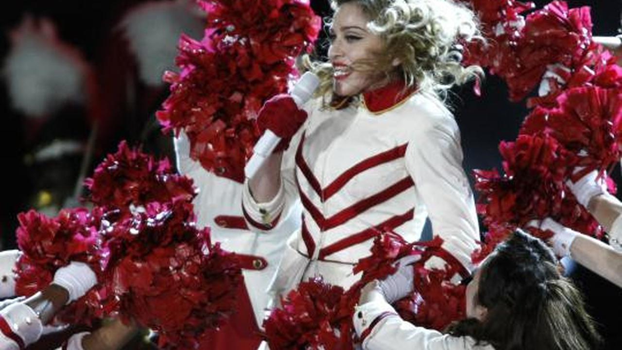 Aksi Madonna tampil energik di panggung