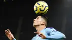 Joao Cancelo - Pemain Manchester City ini mungkin adalah bek kanan paling komplet di Liga Inggris saat ini. Tidak hanya tangguh dalam bertahan namun Cancelo juga cerdik secara taktik dan kreatif dalam membantu serangan. (AFP/Oli Scarff)