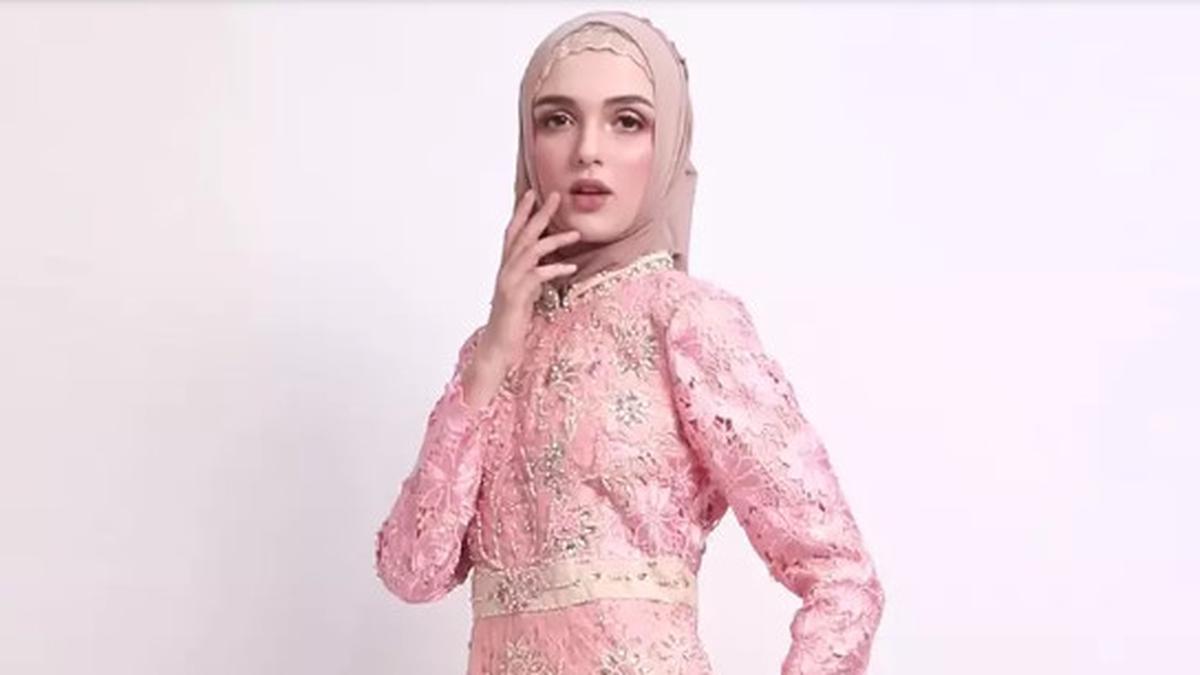 Gamis Brokat Terbaru 2025: 5 Desain Anggun yang Siap Bikin Kamu Tampil Memukau
