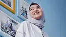 Bertahun-tahun istri dari Ricky Harun, Herfiza Novianti menunda keinginannya. Ia mulai sadar setelah mengalami banyak kejadian dan yang terakhir melayat adik temannya. Ia lantas memutuskan berhijab. (Instagram/herfiza)