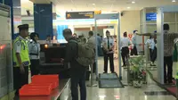 Situasi pemeriksaan di Bandara Sam Ratulangi Manado. (Liputan6.com/Yoseph Ikanubun)