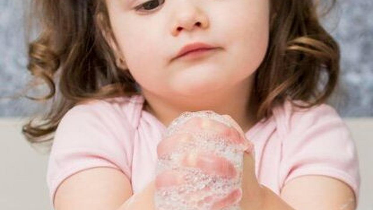 Dengan memperhatikan kandungan produk, orangtua dapat menjaga kesehatan anak dan memberikan perlindungan terbaik bagi mereka.