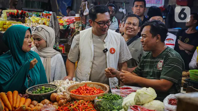 Naik Bajaj, Ridwan Kamil Blusukan ke Pasar Kebayoran Lama Jakarta