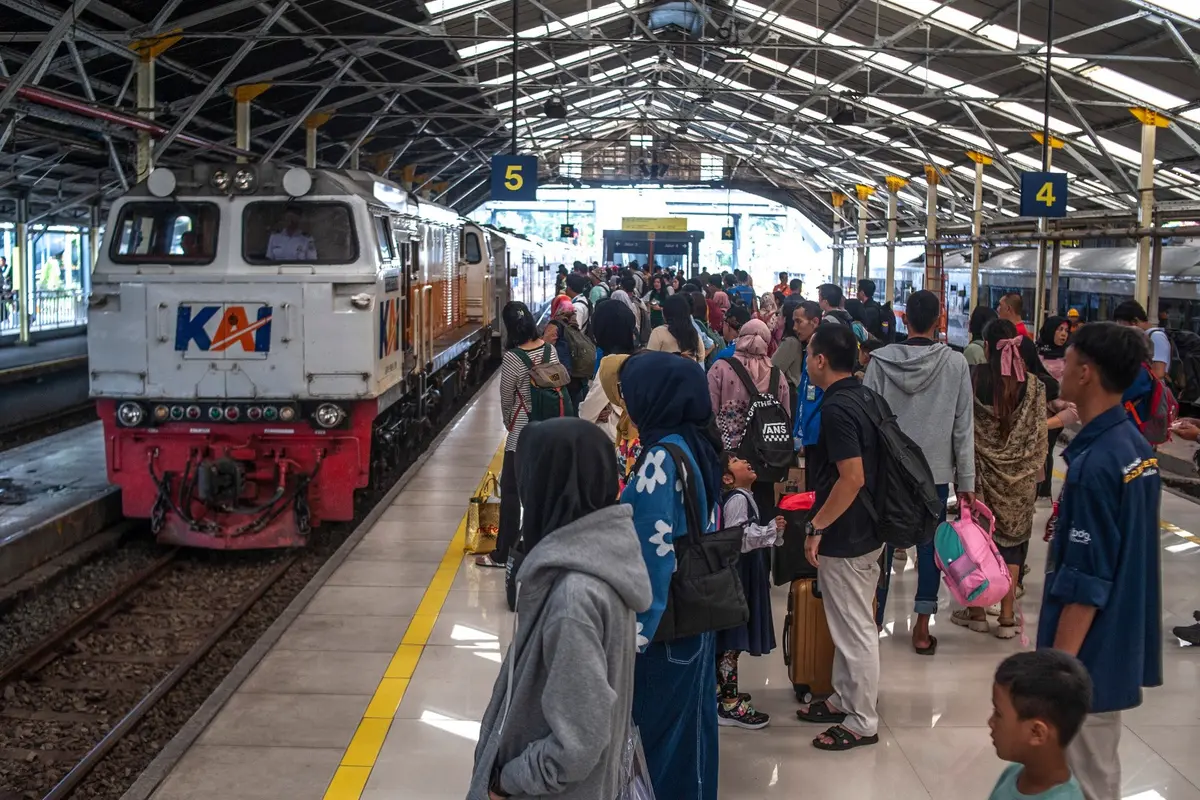 KA di Statiun Bandung