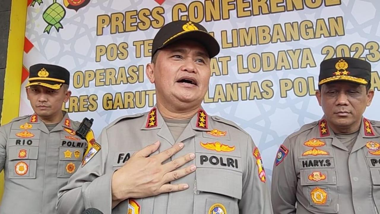 Makan Satu Meja dengan Anggota yang Berdinas di Kapal, Komjen Fadil Imran Melayaninya 'Kamu Duduk Manis, Harus Disuapi