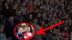 Video gol unik yang dilakukan striker Sunderland saat cetak gol ke gawang liverpool yang mengenai bola anak kecil hingga kiper terkecoh pada (17/11/2009).