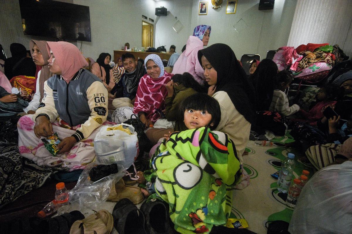 FOTO: Penampakan Longsor Meluluhlantakkan Permukiman di Cisarua Bandung