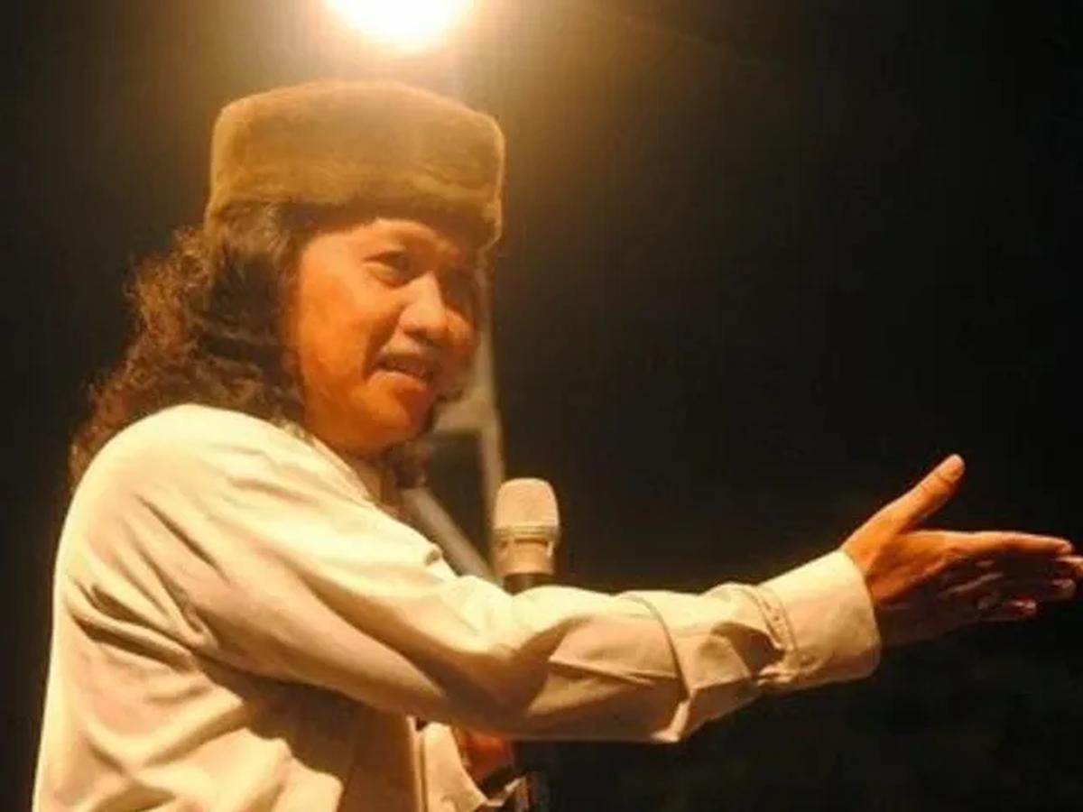"Alhamdulillah, kondisi CN (Cak Nun) hari ini membaik. Masih butuh istirahat di rumah sakit,"