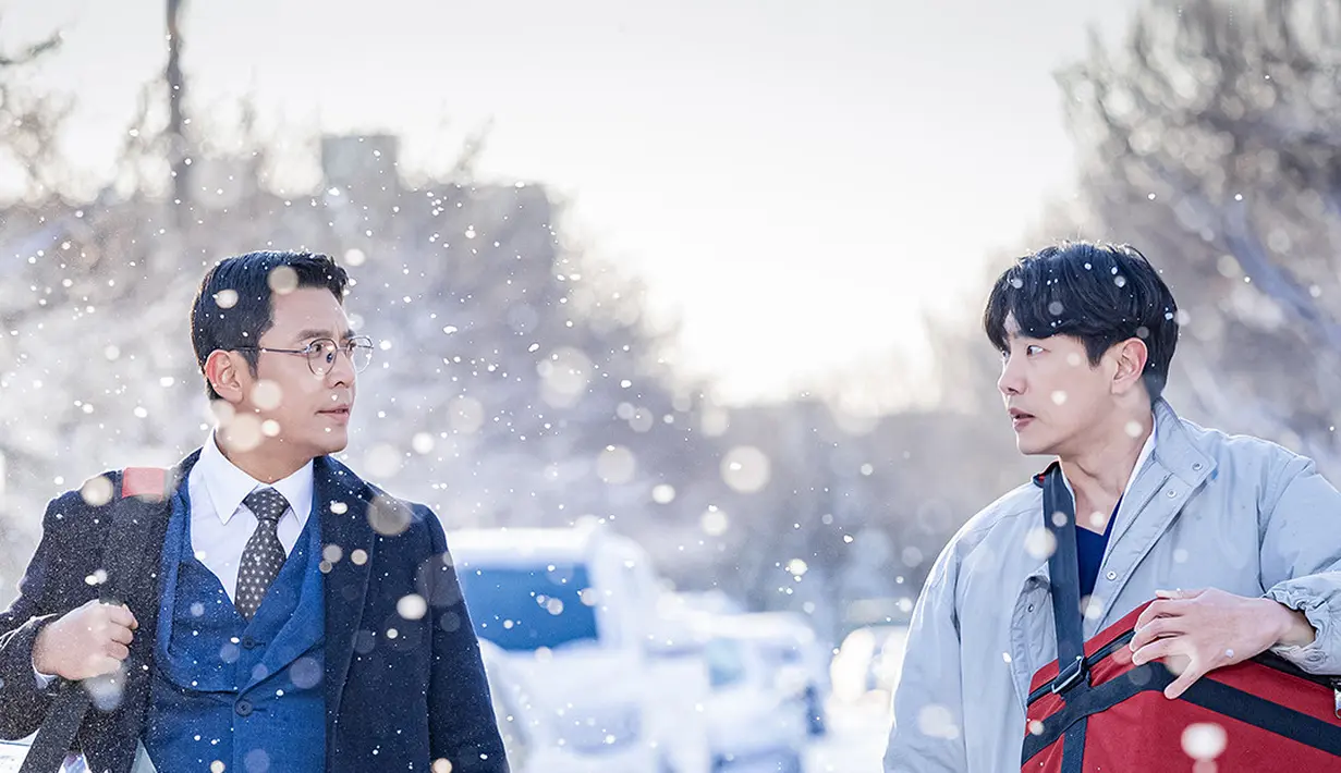 Salah stau potongan adegan memperlihatkan insiden yang terjadi saat Park Min Guk (Kim Joo Heon) dan Yang Ho Joon (Ko Sang Ho) berdiri di antara mobil di jalan yang padat saat salju turun dengan lebat. Keduanya diberi misi penyelamatan yang sangat penting. (Foto: Instagram/ sbsdrama.official via Soompi)