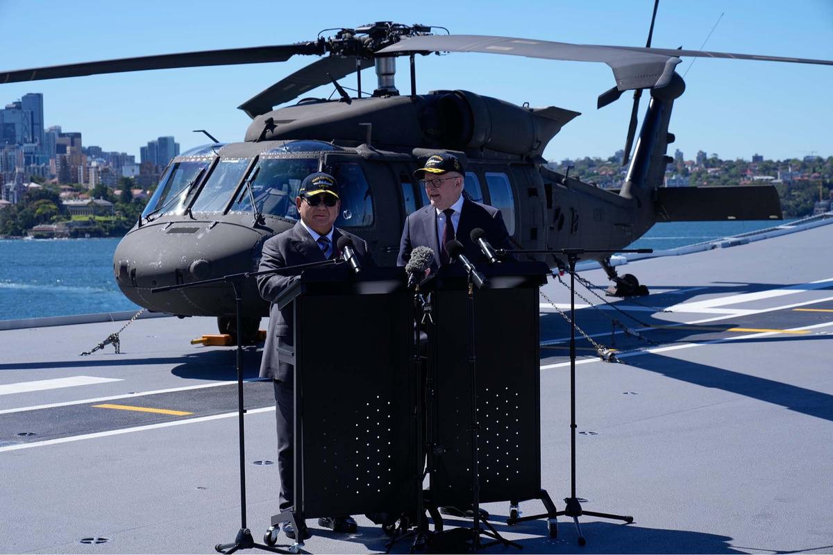FOTO: Di Atas Kapal Induk HMAS Canberra, Prabowo dan Albanese Resmikan Era Baru Hubungan Strategis Indonesia–Australia