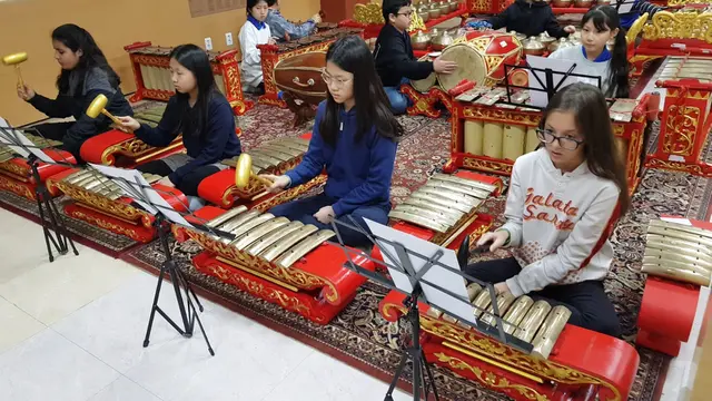 Antusiasme para murid sudah tampak ketika masuk ke dalam ruang Gamelan (KBRI Seoul)