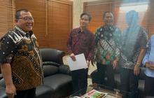 VIDEO: Detik-Detik Gibran Resmi Mundur Sebagai Wali Kota, Serahkan Surat ke DPRD Surakarta