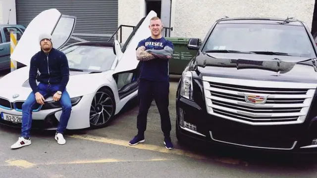 Adu Keren Mobil Khabib dan McGregor, Siapa Juaranya? (Carbuzz)