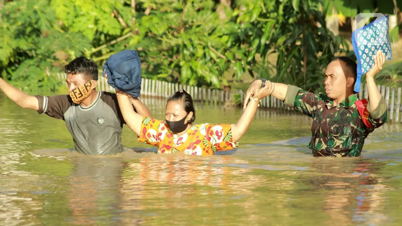 Dramatis, Evakuasi Warga Terdampak Banjir Bandang di Bone Bolango