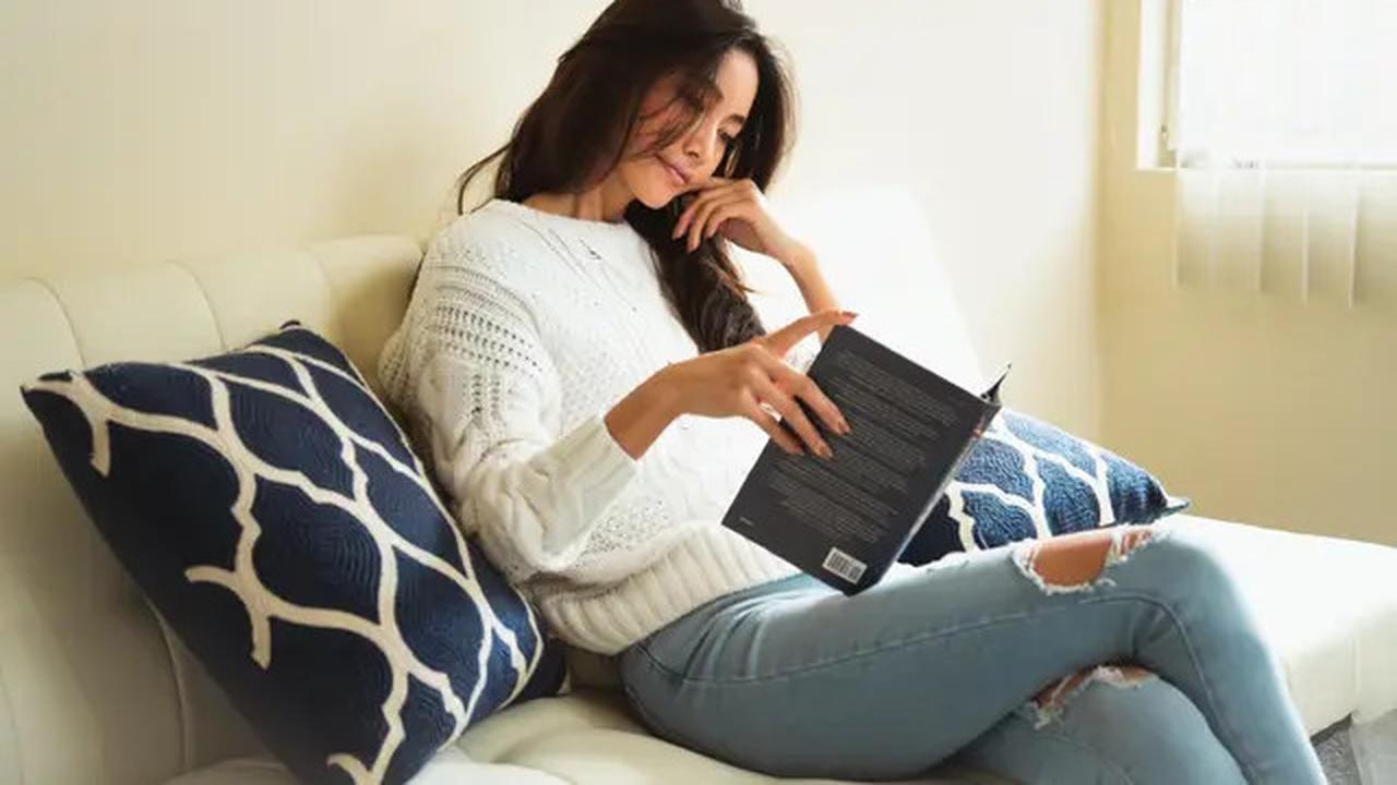 3 Alasan untuk Mulai Membaca Buku Sebelum Tidur, Yuk Cobain