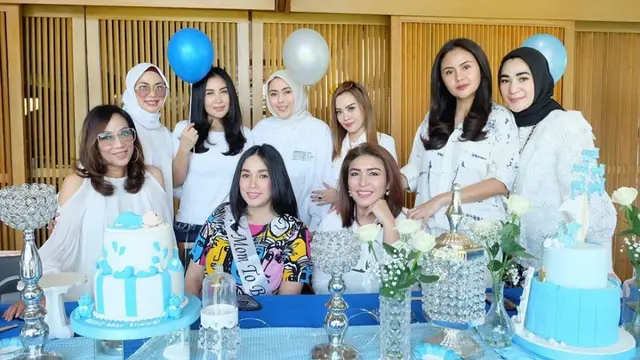 Jelang Lahiran, Ini 7 Potret Baby Shower Kedua Ussy Sulistiawaty Bareng Sahabat
