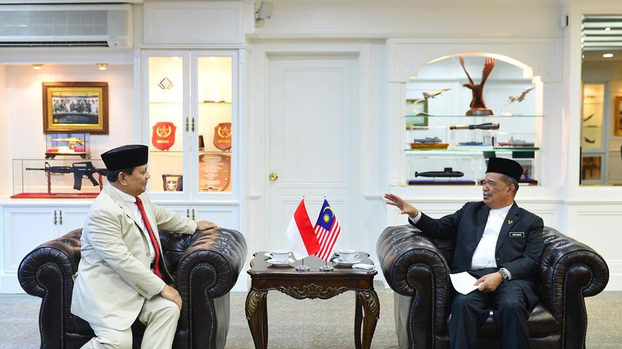 Menteri Pertahanan Prabowo Subianto telah bertemu dengan Menteri Pertahanan Malaysia, Mohammad Bin Sabu pada Kamis (15/11/2019)
