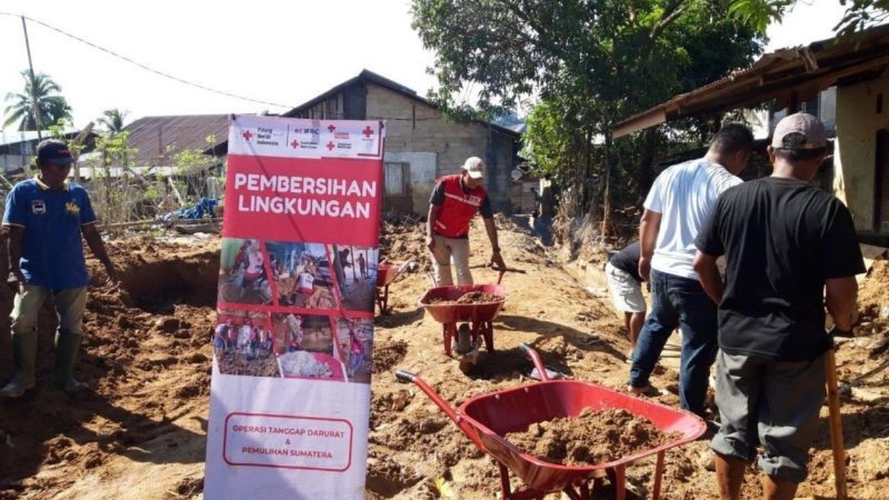 PMI Sumut Bersihkan Lumpur Sisa Banjir di Tapanuli Tengah, Percepat Pemulihan Warga