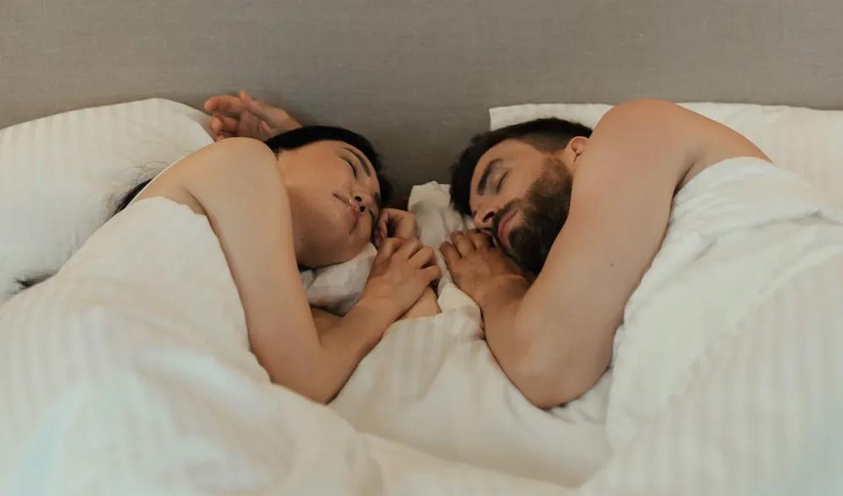 Setelah fase orgasme, pasangan perlu melakukan peredaan. Dr. Boyke menjelaskan, "Peredaan setelah orgasme itu penting sekali."