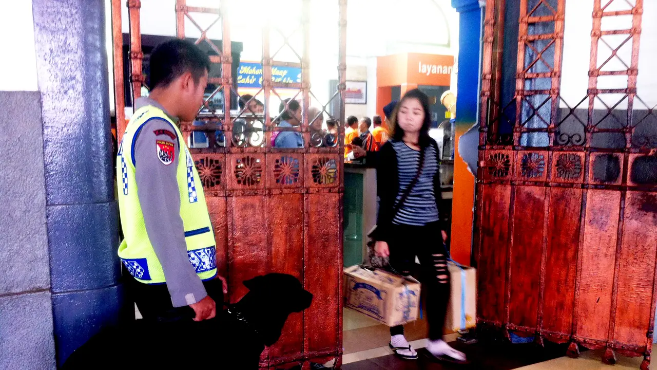 Anjing Pelacak, Teroris
