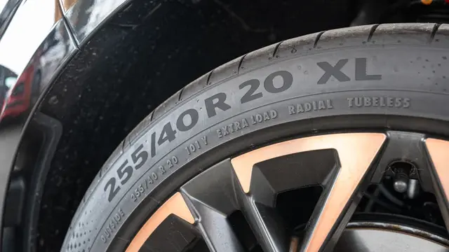 Kode Ukuran dan Profil Ban Tertera Jelas pada Bagian Dinding Samping (Sidewall)