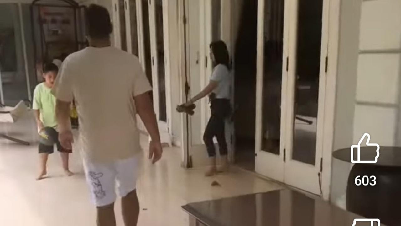5 Potret Terbaru Halaman Belakang Istana Megah Nia Ramadhani, Akses ke Rumah Mertua - Ada Lapangan Basket Hingga Sepakbola