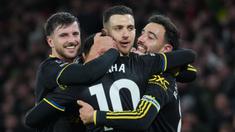 Bruno Fernandes dan Mason Mount menjadi dua pilar utama Setan Merah saat taklukkan Wolverhampton Wanderers. Keduanya mampu tampil apik dan membawa MU berjaya di Molineux Stadium. (AP Photo/Dave Shopland)