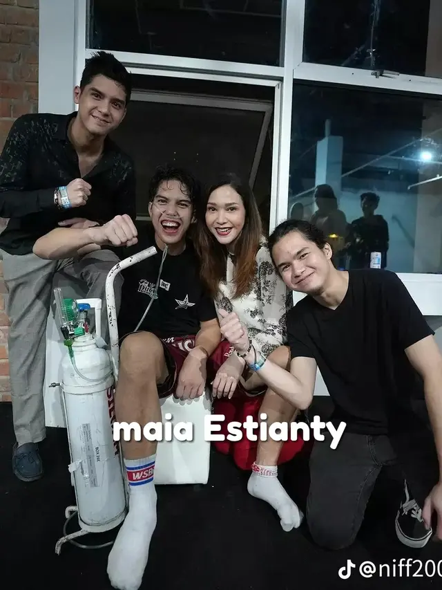 7 Potret Artis dan Seleb Cantik yang Punya Anak Bujang, Putra Sarah Azhari Bikin Salah Fokus