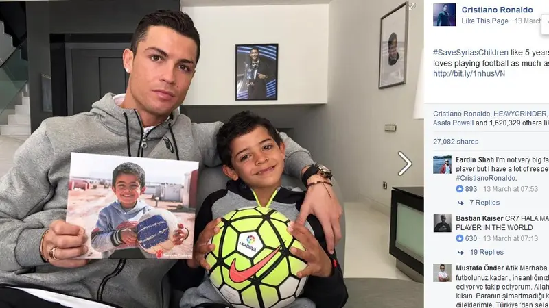 Cristiano Ronaldo memamerkan foto salah seorang pengungsi Suriah