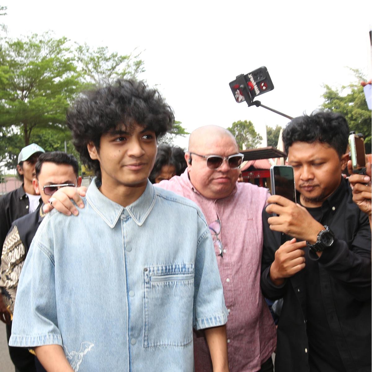 Babak Baru Perseteruan Nikita Mirzani dan Vadel Badjideh, Razman Nasution Telah Dihubungi Ibu Angkat Lolly di UK
