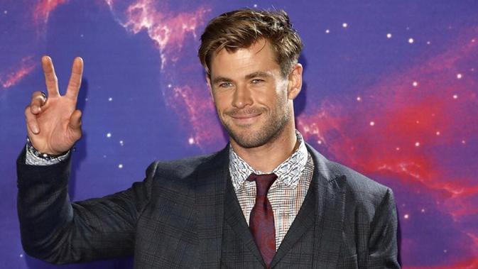 Thor si dewa petir, diperankan oleh Chris Hemswort. Saudara dari Liam Hemsworth ini mengumpulkan kekayaan hingga US$ 90 juta (sekitar Rp1,2 triliun) dari perannya sebagai anak Odin. (Liputan6.com/IG/chrishemsworth)