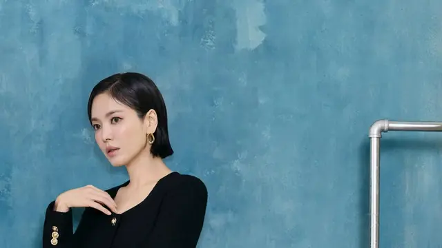Konsisten Rambut Pendek, Song Hye Kyo Tampil Menawan dengan Wet Look di Awal 2026
