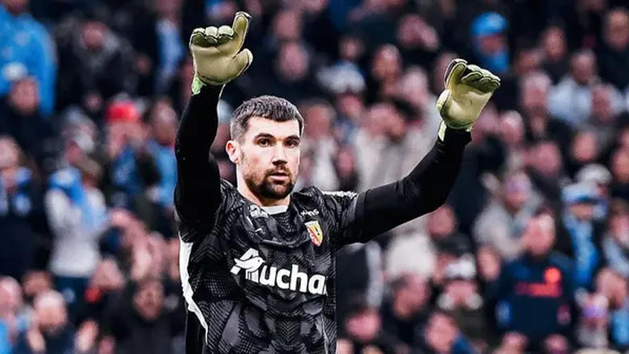 Performa Mengesankan Kiper Australia Jelang Lawan Timnas Indonesia: 6 Saves, Clean Sheet, dan Bawa RC Lens Menang