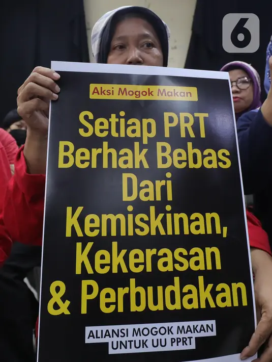 Aksi Mogok Makan sendiri dipilih sebagai simbolisasi keprihatinan dan solidaritas kepada para PRT yang korban penyanderaan dalam kelaparan tak terlihat.  (merdeka.com/Arie Basuki)