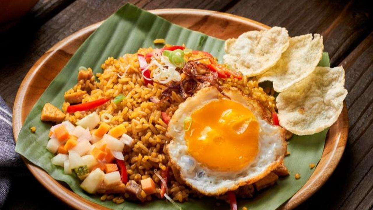 Nasi goreng menjadi makanan khas Nusantara yang kini telah mendunia.