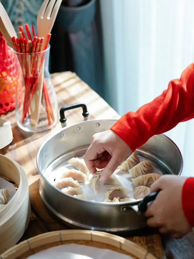 Langkah Membuat Gyoza Isi Ayam Sebelum Dimasak