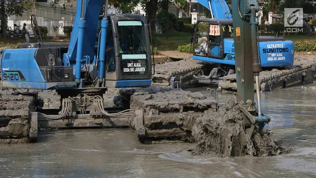 Cegah Banjir dan Pendangkalan, Alat Berat Keruk Danau Situlembang
