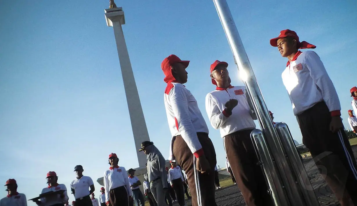 Latihan ini mereka lakukan sebagai persiapan untuk peringatan HUT Ke-69 Kemerdekaan RI pada 17 Agustus mendatang, Jakarta, Kamis (7/8/2014) (Liputan6.com/Faizal Fanani)