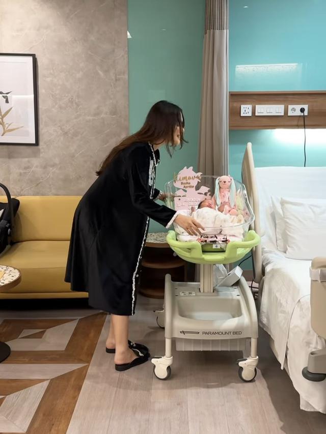 Vicy Melanie dan Kimova Dasha Aprilio (Instagram/@kevinaprilio, @vicymelanie, dan @kimovadashaaprilio)