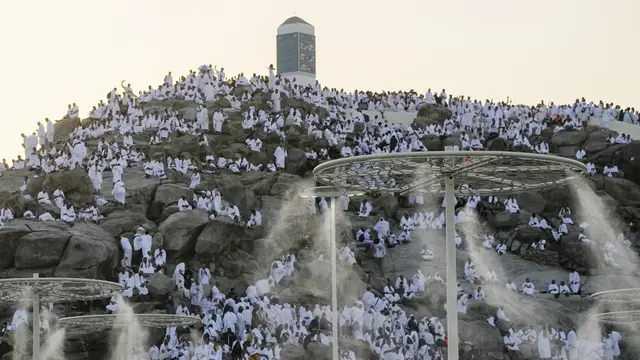 Jemaah Haji Wukuf di Arafah