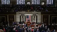 Dewan Perwakilan Rakyat (DPR) Amerika melakukan voting untuk memakzulkan Presiden Donald Trump di US Capitol, Washington, Rabu (18/12/2019). Dari total 435 anggota DPR AS yang mengikuti voting, 230 suara menyetujui dakwaan penyalahgunaan kekuasaan terhadap Trump. (Chip Somodevilla/Getty Images/AFP)