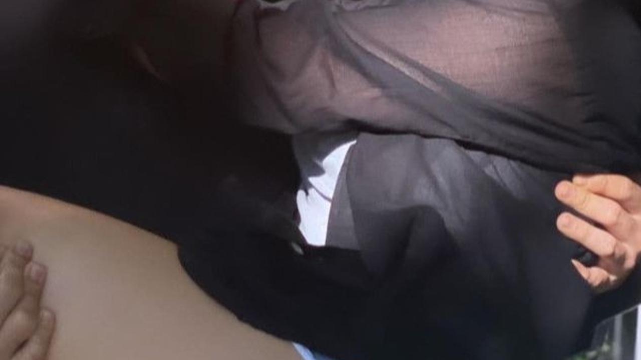 Selvi Masih Simpan Foto Kenangan Dengan Sang Suami