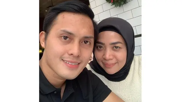 Sukses turunkan berat badan, pipi Muzdalifah terlihat semakin tirus.