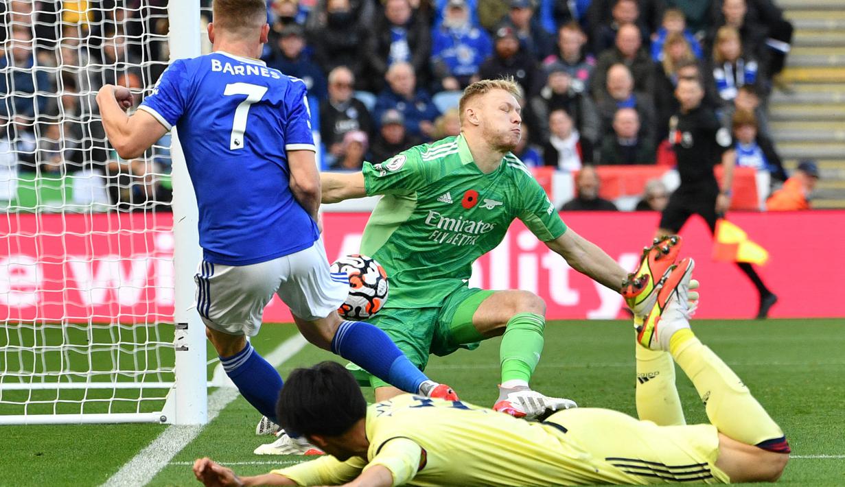 Kiper Arsenal, Aaron Ramsdale, tampil cemerlang dalam laga tersebut dengan menggagalkan semua peluang yang didapatkan tim tuan rumah. (AFP/Justin Tallis)